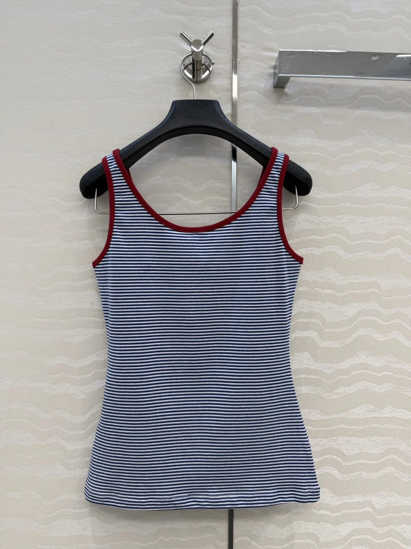 

Новинка 2026: Весенне-летний вязаный жилет с V-образным вырезом, свободного кроя, стройнящий, без рукавов, в полоску, с воротником, универсальный топ