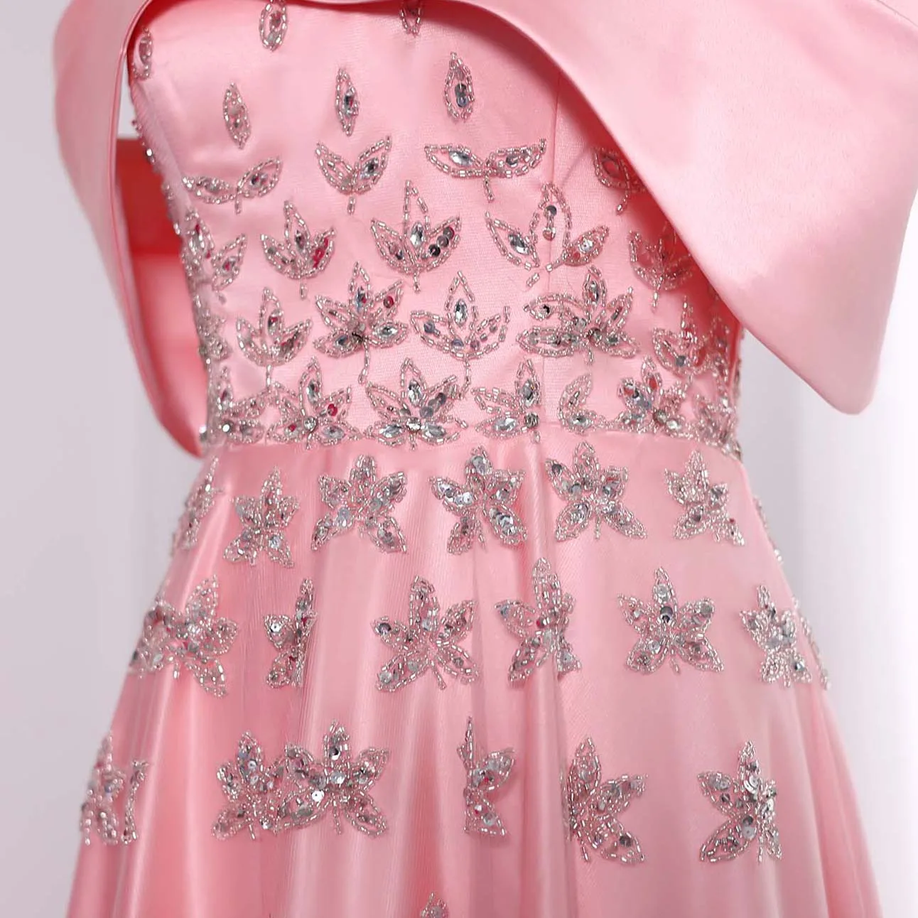 Sharon Said Luxuriöses gelbes Satin-Abendkleid aus Dubai mit Cape, schulterfrei, für arabische Frauen, Hochzeitsfeierkleider SS455, maßgeschneidert – Detail 22