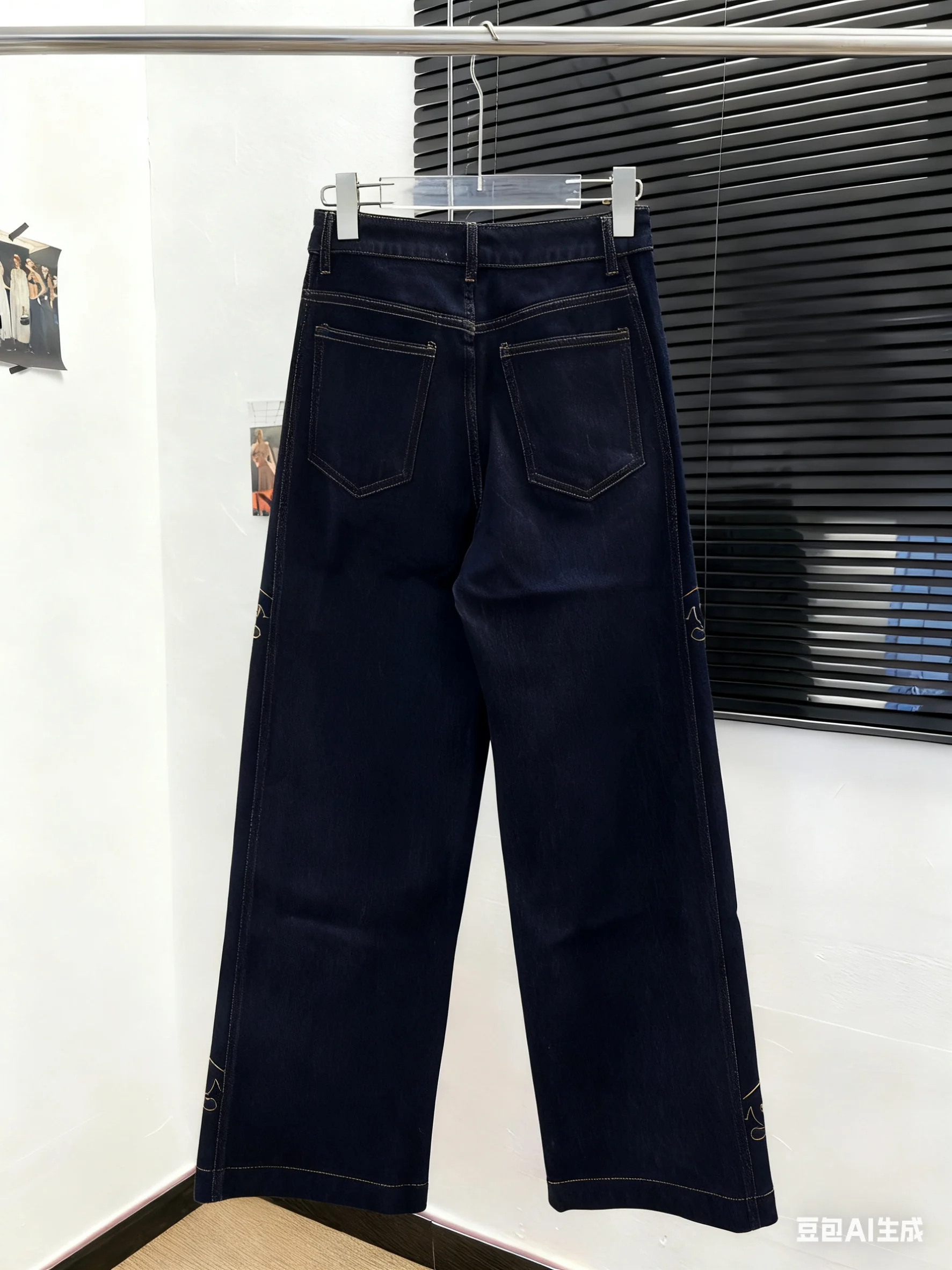 

2025 autumn and winter women's retro deep blue high waist slimming side embroidered jeans HL095