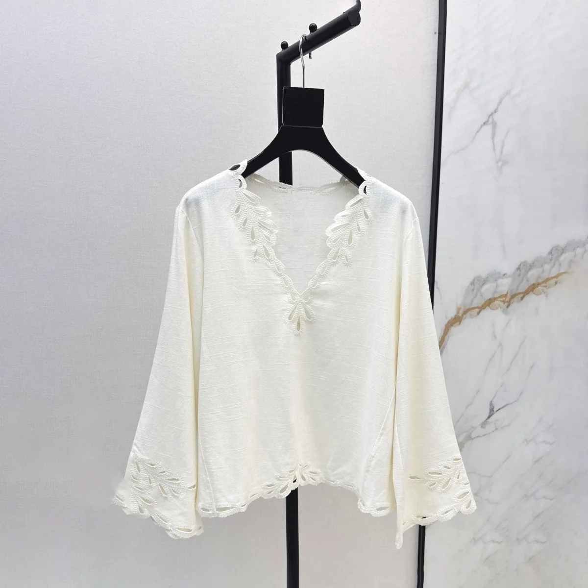 

2026 New Arrival Women Vintage Tops Hollow‑Cut Embroidery V‑Neck Flare Long Sleeve Shirts lyt2670882