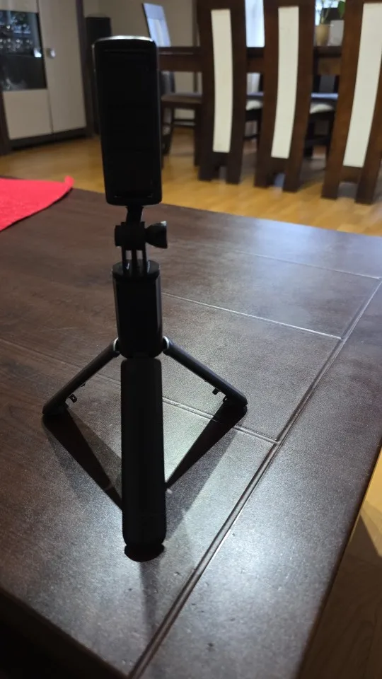 Roreta Selfie holder Tripod with Wireless Bluetooth Remote, Portables Foldable Stand for Vlog Shooting for iPhone Smartphone photo review