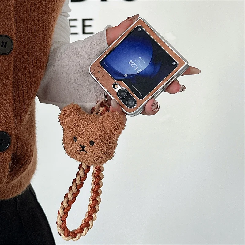 Корейский чехол для телефона с милым медведем для Samsung Z Flip 6 5 4 3, чехол с ремешком на руку, кожаные жесткие чехлы Kawaii для Galaxy Z Flip5 Flip4