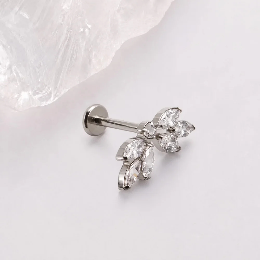 2026 ASTM F136 Titan-Engelsflügel Zweifarbige Ohrstecker für Ohrknorpel-Lippenpiercing Körperschmuck – Detail 6