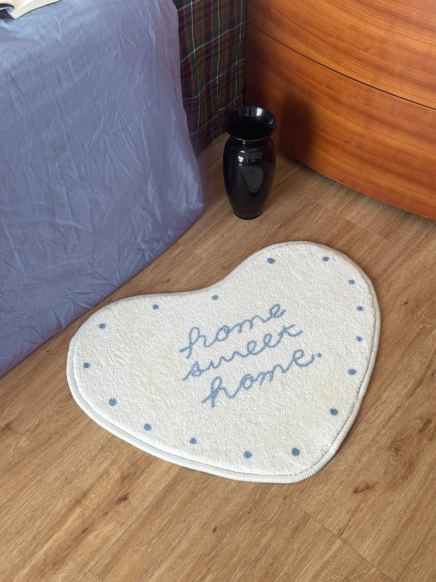 Cute Heart Shaped Aesthetic Small Rug Faux Cashmere Fluffy Bedside Carpet Aesthetic Living Room Floor Mat Cozy Photo Props
