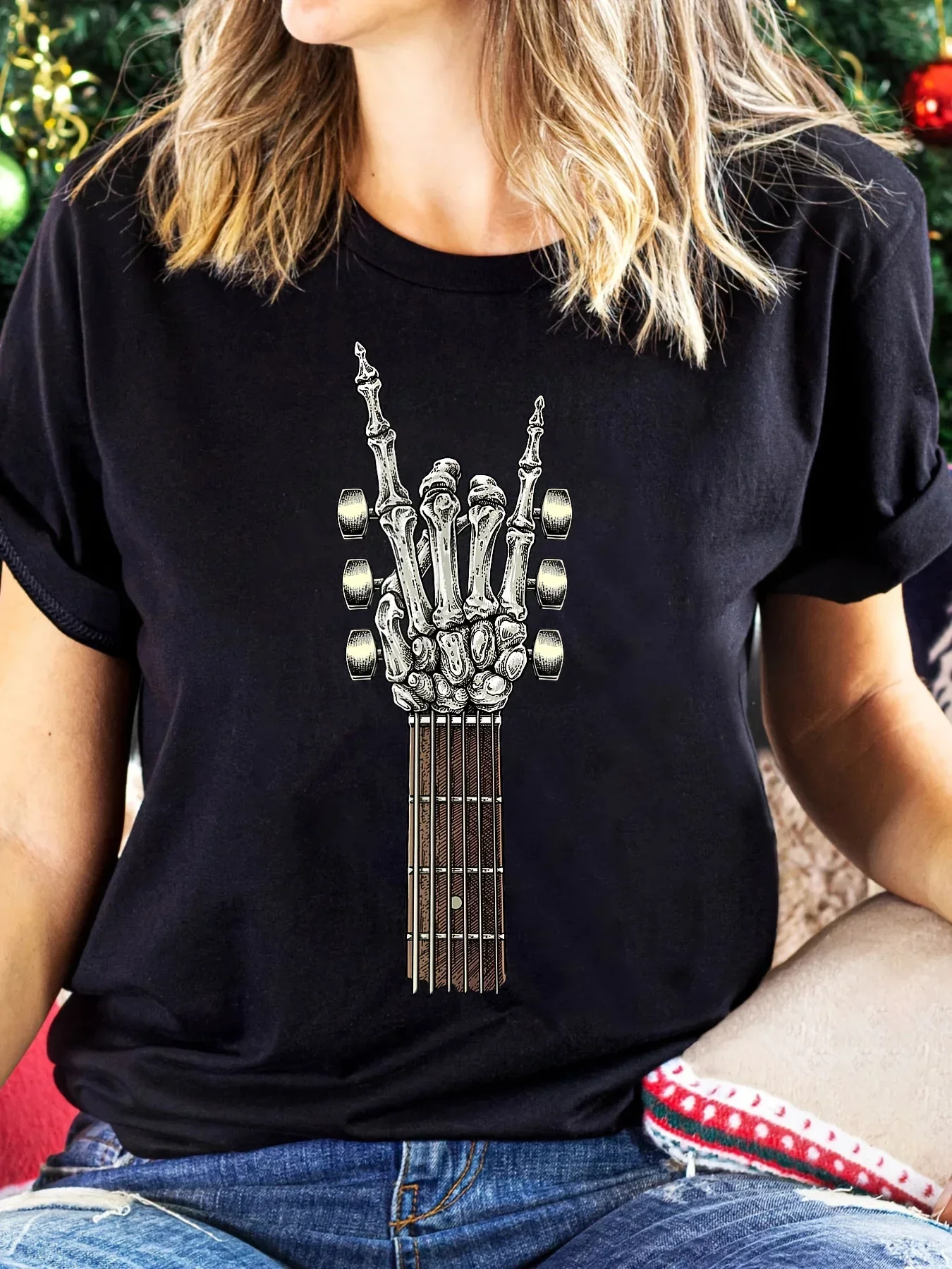 Rock on Guitar Print Okrągły dekolt T-shirt Wiosna Lato Harajuku Krótki rękaw Casual Top Vintage Grafika Odzież damska — zdjęcie 2