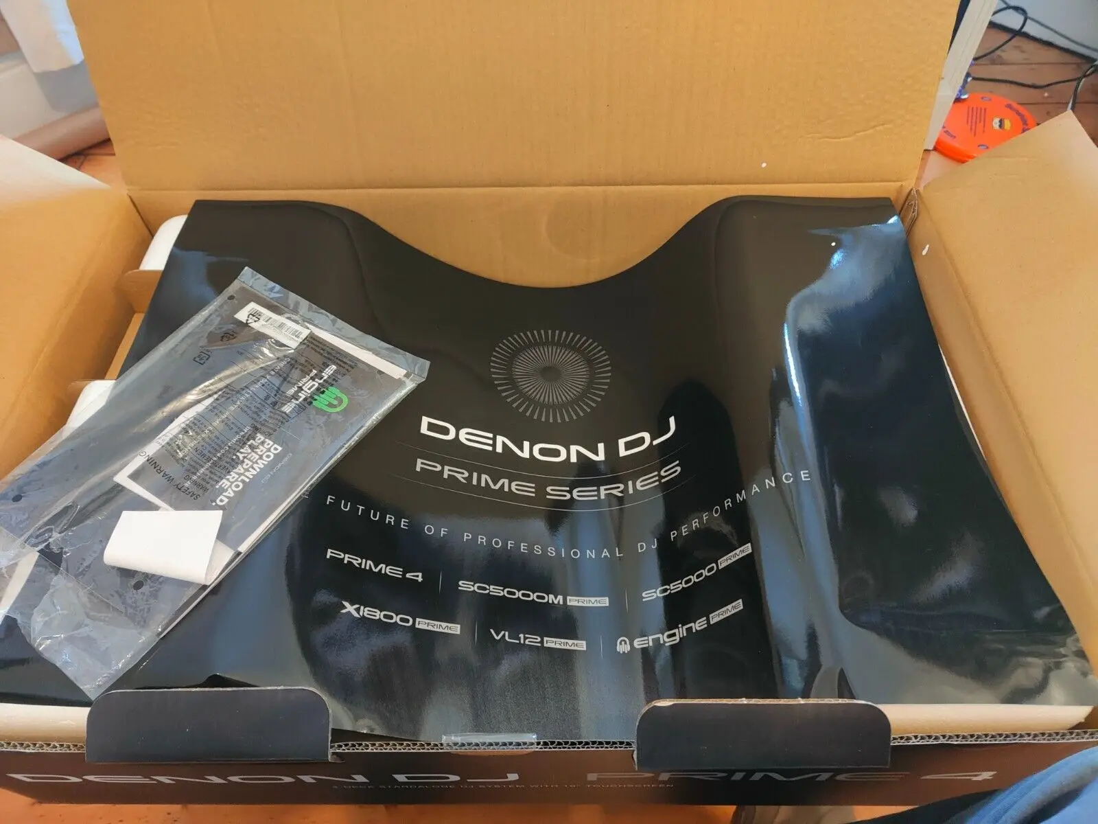 Consola de DJ inteligente Denon DJ PRIME 4 de 4 decks con pantalla táctil