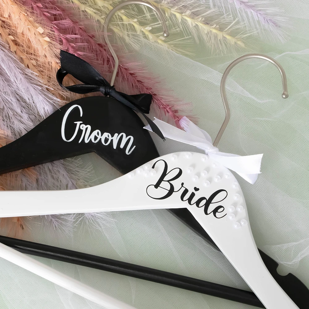 

1 Set Bride and Groom Pearl Hangers Wedding Day Supplies Bridal Shower Gifts Honeymoon Accessories Marriage Memorandum Souvenir