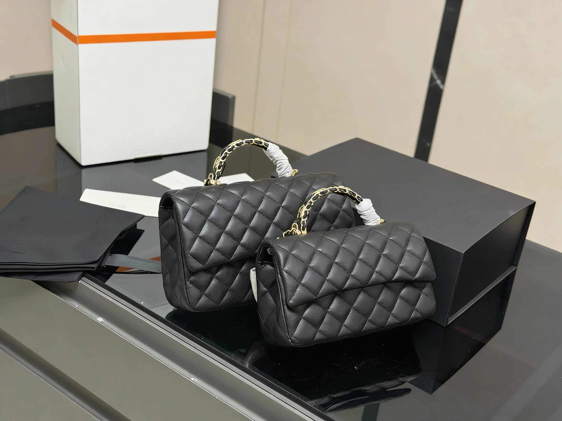 

2025 New SIZE: 23X15 OR 20X12 CM Fashionable Versatile bags leather Shoulder strap Hand-held no boxes