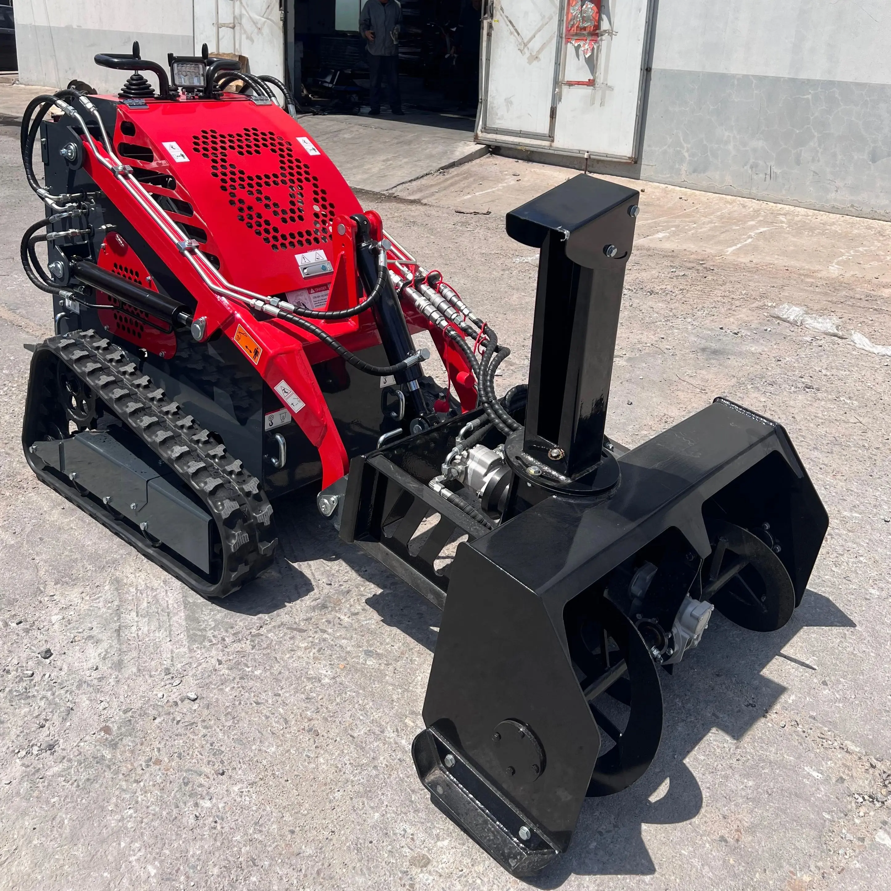 Mini skid steer loader snow thrower สิ่งที่แนบมา bMini skid steer loader snow thrower reaker เครื่องตัดหญ้า trencher excavator ปรับแต่งได้