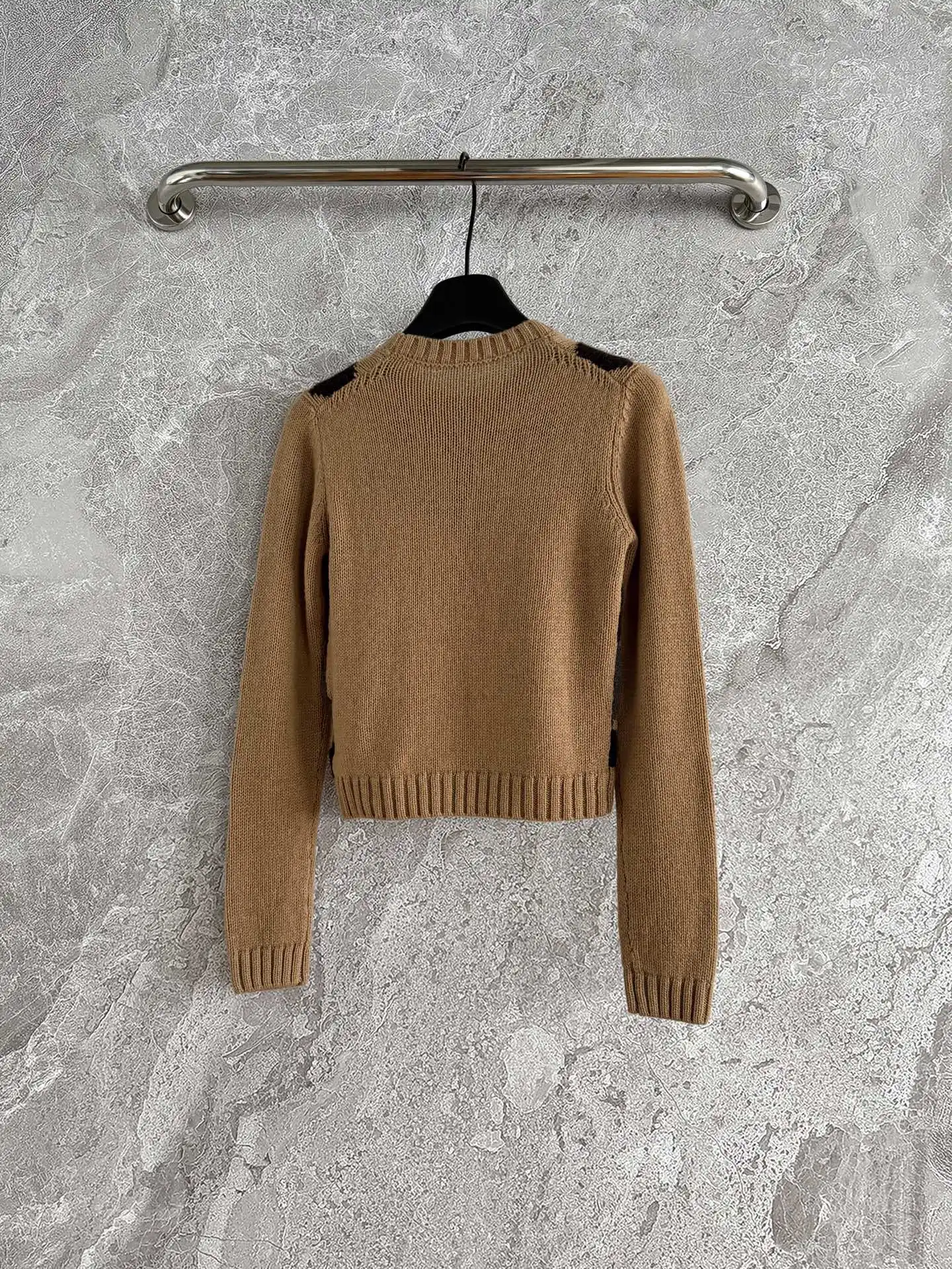 

2025 Всесезонный вязаный жилет с винтом и полумолнией в американском стиле с небольшим воротником-стойкой