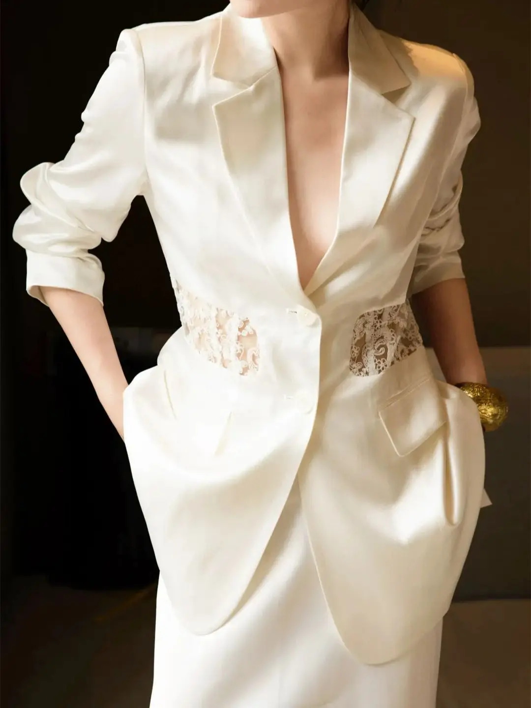 

Ранняя осень женский стильный однотонный костюм с юбкой из ацетата с изысканной отделкой