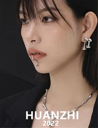 HUANZHI 2022 New Hip Hop Punk Gyro Pendant Titanium Steel No Piercing Lips Clip For Women Men Gothic Party Body Accessories