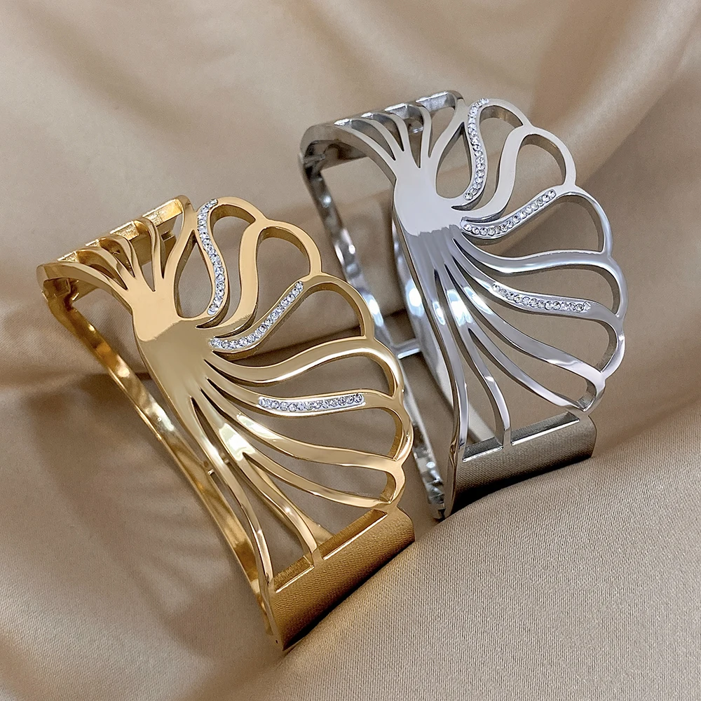 

Freetry Inlaid Rhinestone Hollow Out Crown Spring Bangle Women Smooth Stainless Steel Open Bangle Charm Bracelet Luxury Jewelry