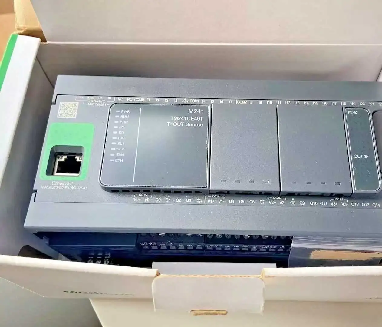 새로운 TM241CE40T TM241CE40U TM221CE40R TM221CE40T 1년 보증