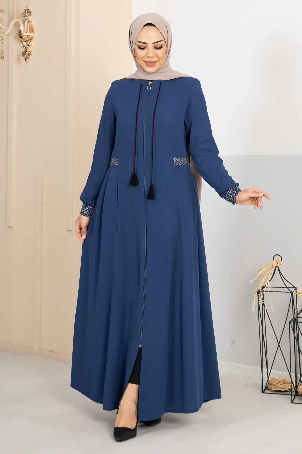 Women Long Sleeve Abaya Muslim female dress Side Pleated Embroidered Hijab Maxi Kaftan Female Dress Zippered Abaya Turkey Dubai