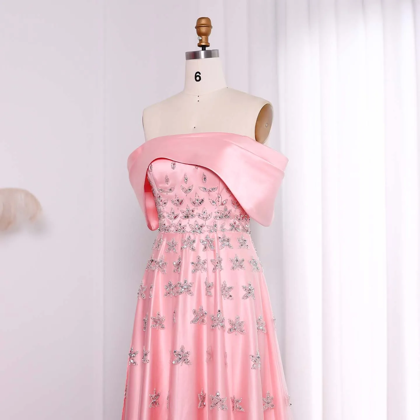 Sharon Said Luxuriöses gelbes Satin-Abendkleid aus Dubai mit Cape, schulterfrei, für arabische Frauen, Hochzeitsfeierkleider SS455, maßgeschneidert – Detail 23