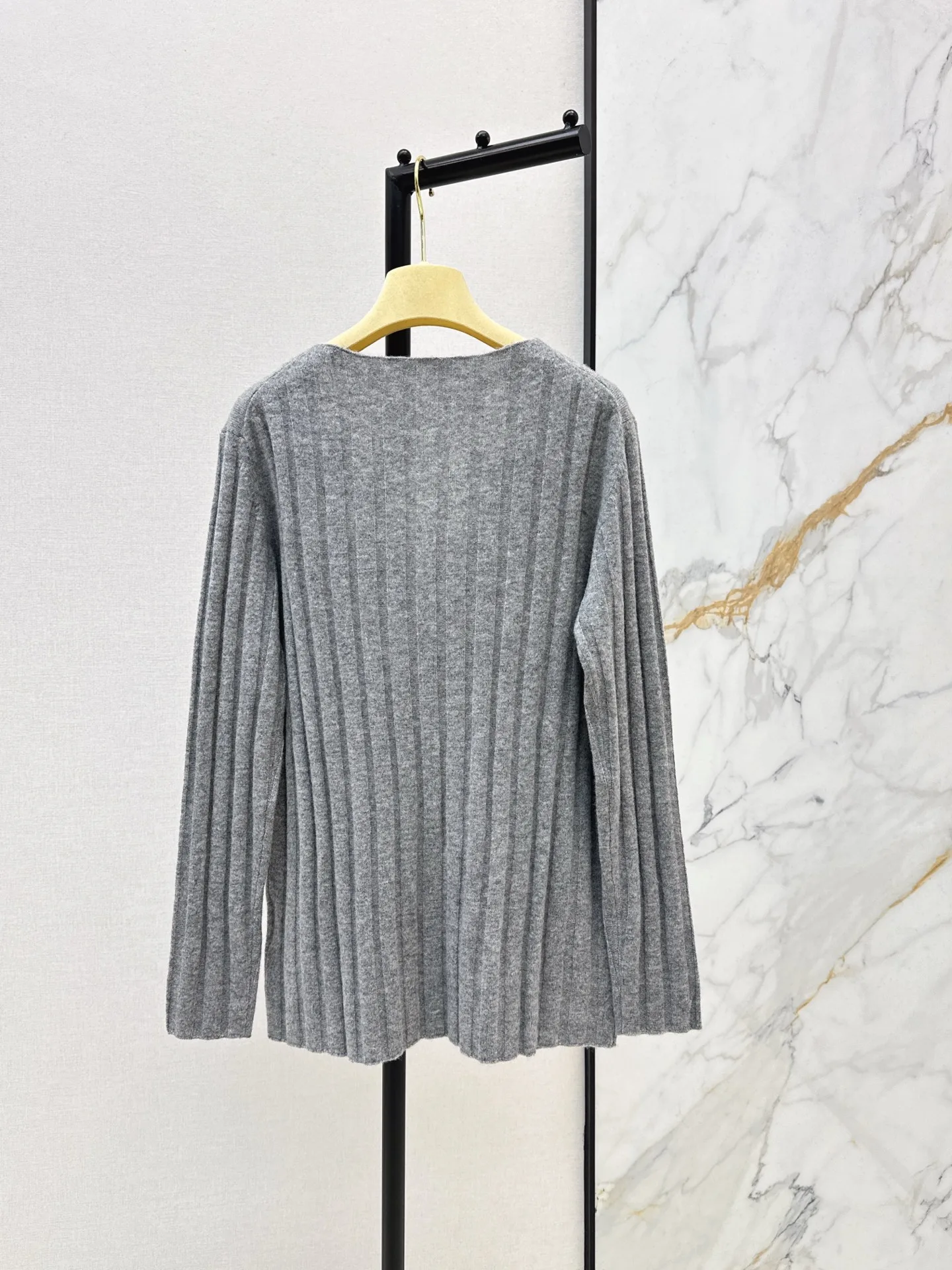

2025 Casual Sporty Style Wool V-Neck Loose Sweater Soft Wool Autumn/Winter Warm Women's T-shirt/Sweater Top Gray