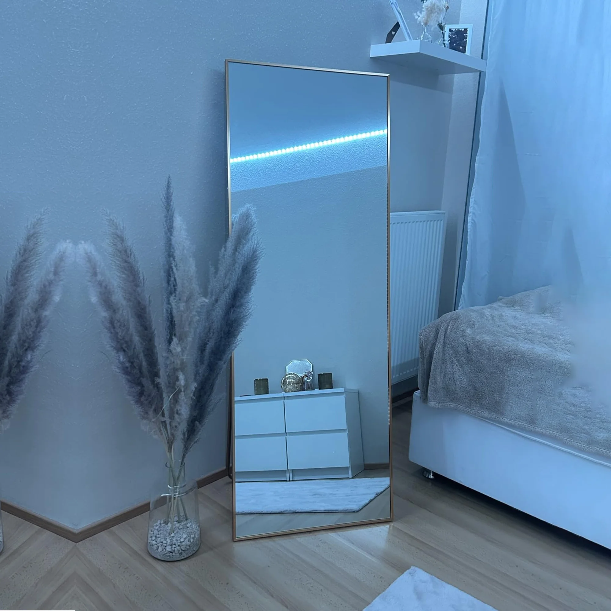 Comanlai 150x40cm HD Standspiegel, Wandspiegel mit Goldfarbenem Aluminiumlegierungsrahmen, Ganzkörperspiegel für Schlafzimmer, Wohnzimmer
