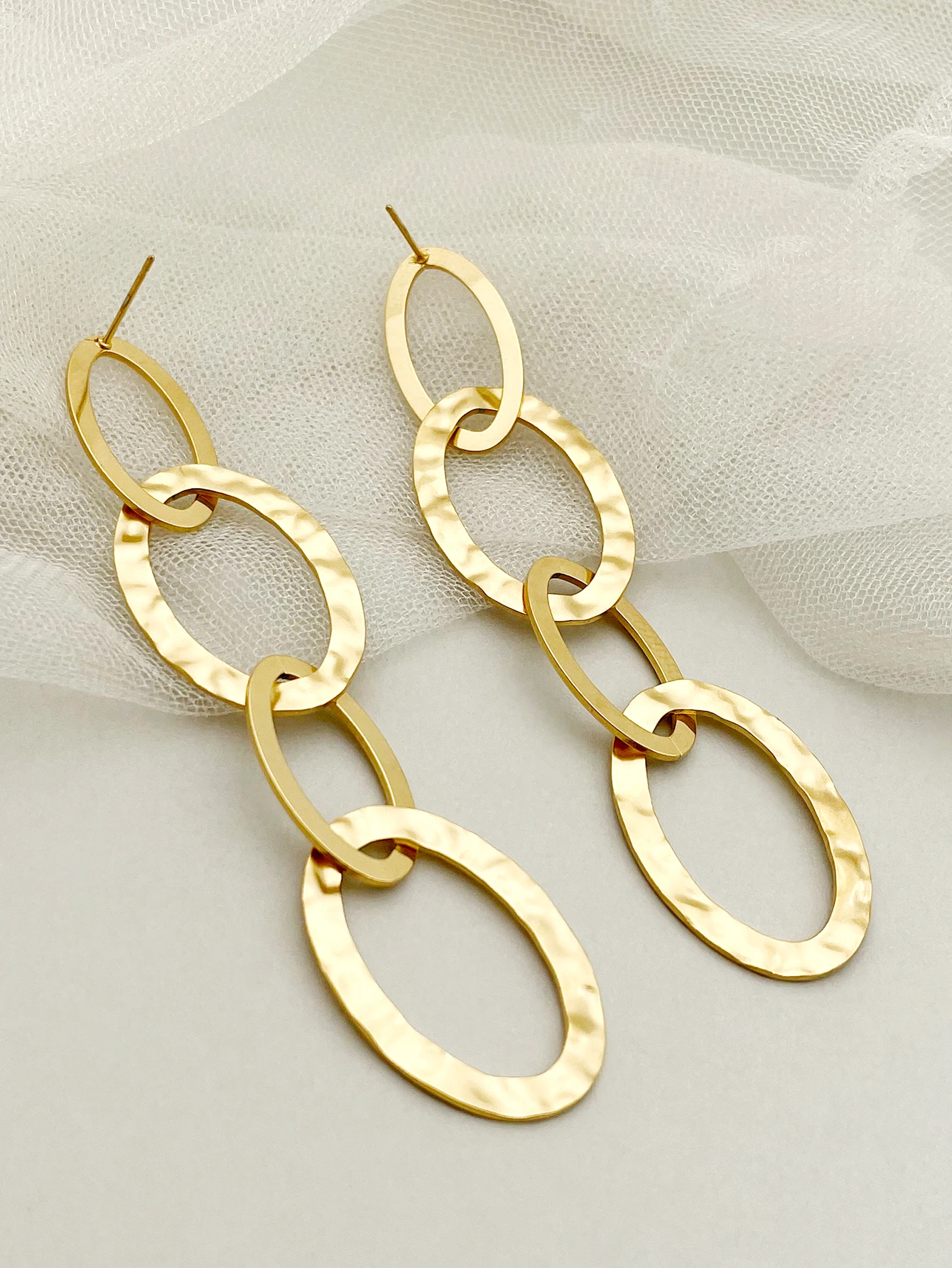 Stylish and simple gold long geometric oval hollow tassel stainless steel earrings, suitable for women's parties and gatherings