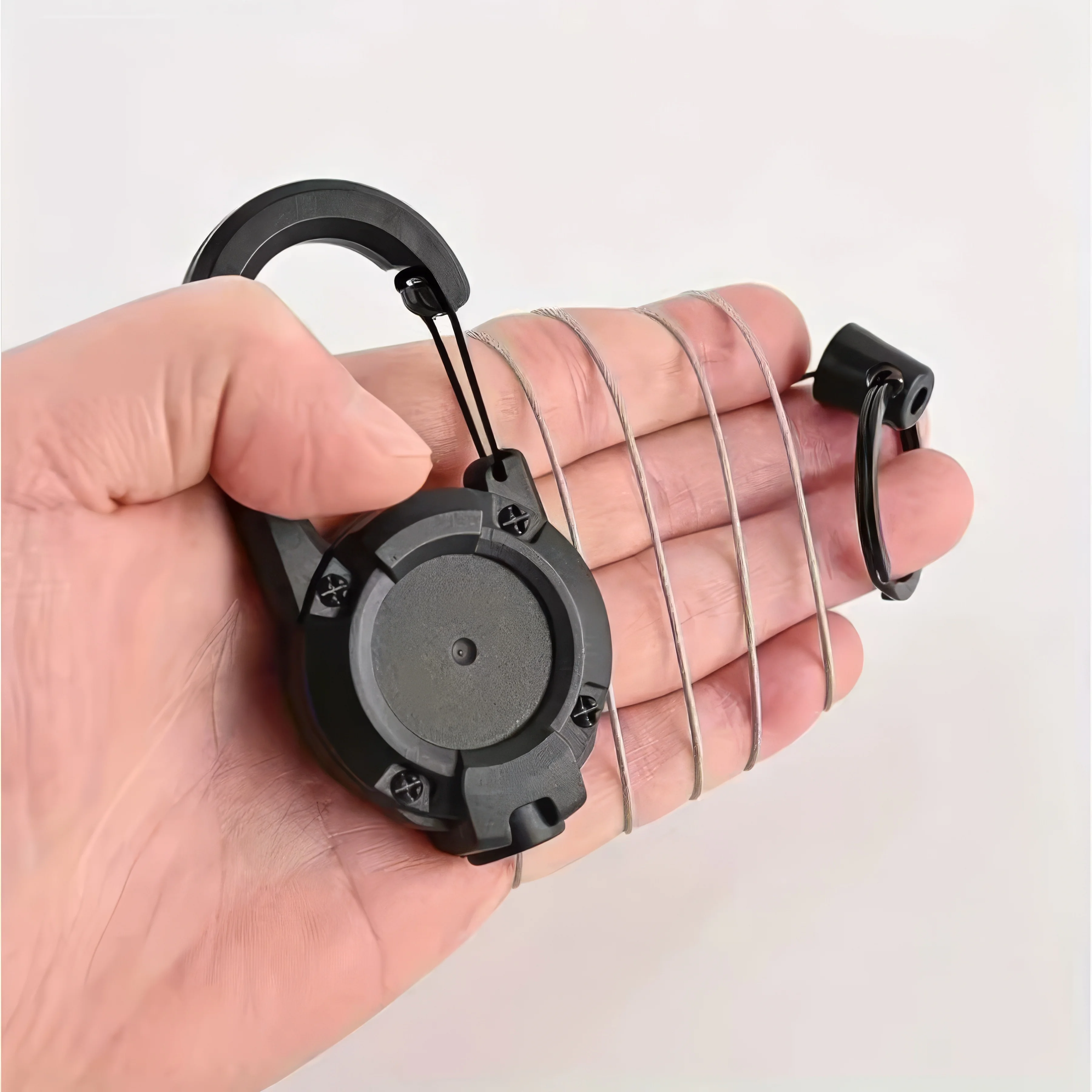 1 Black Retractable Keychain, Extendable, Suitable for Hiking, Camping, Commuting, Office Use, Essential for Families, Key