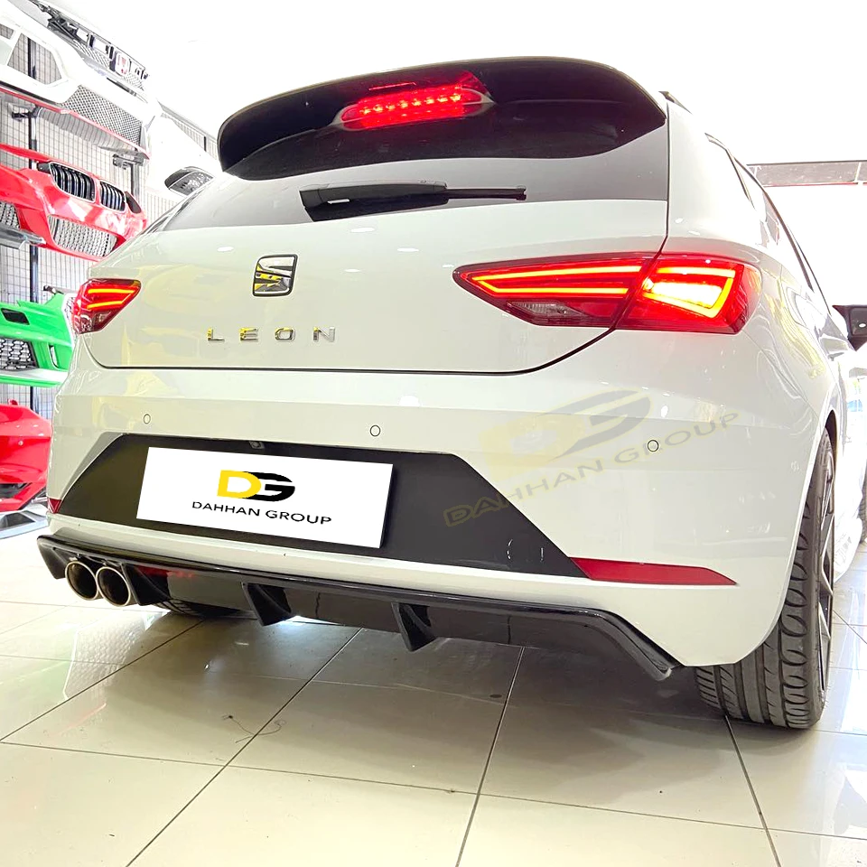 Seat Leon MK3.5 Facelift 2017 - 2020 Diffuser Belakang Spoiler Kiri Knalpot Ganda Output Piano Gloss Hitam Plastik Leon FR Kit