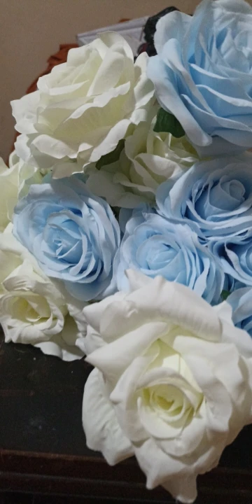 Beautiful 9 Heads Roses Bouquet Artificial Flower Blue Silk Fake Roses Bridal Bouquet Home Room Decoration Wedding Desktop photo review