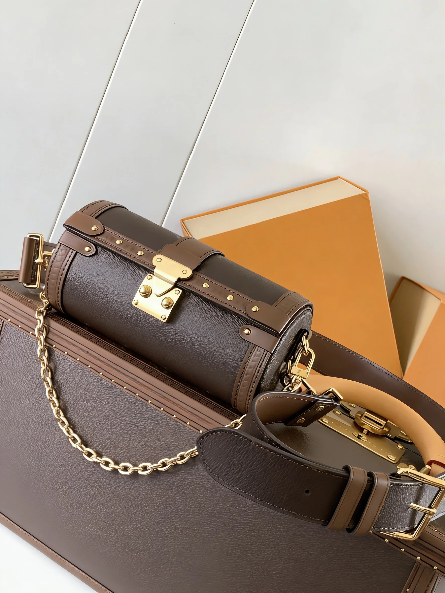 

2025 New SIZE: 19x9x9 CM real leather high quality Fashionable Versatile bags Portable shoulder no boxes