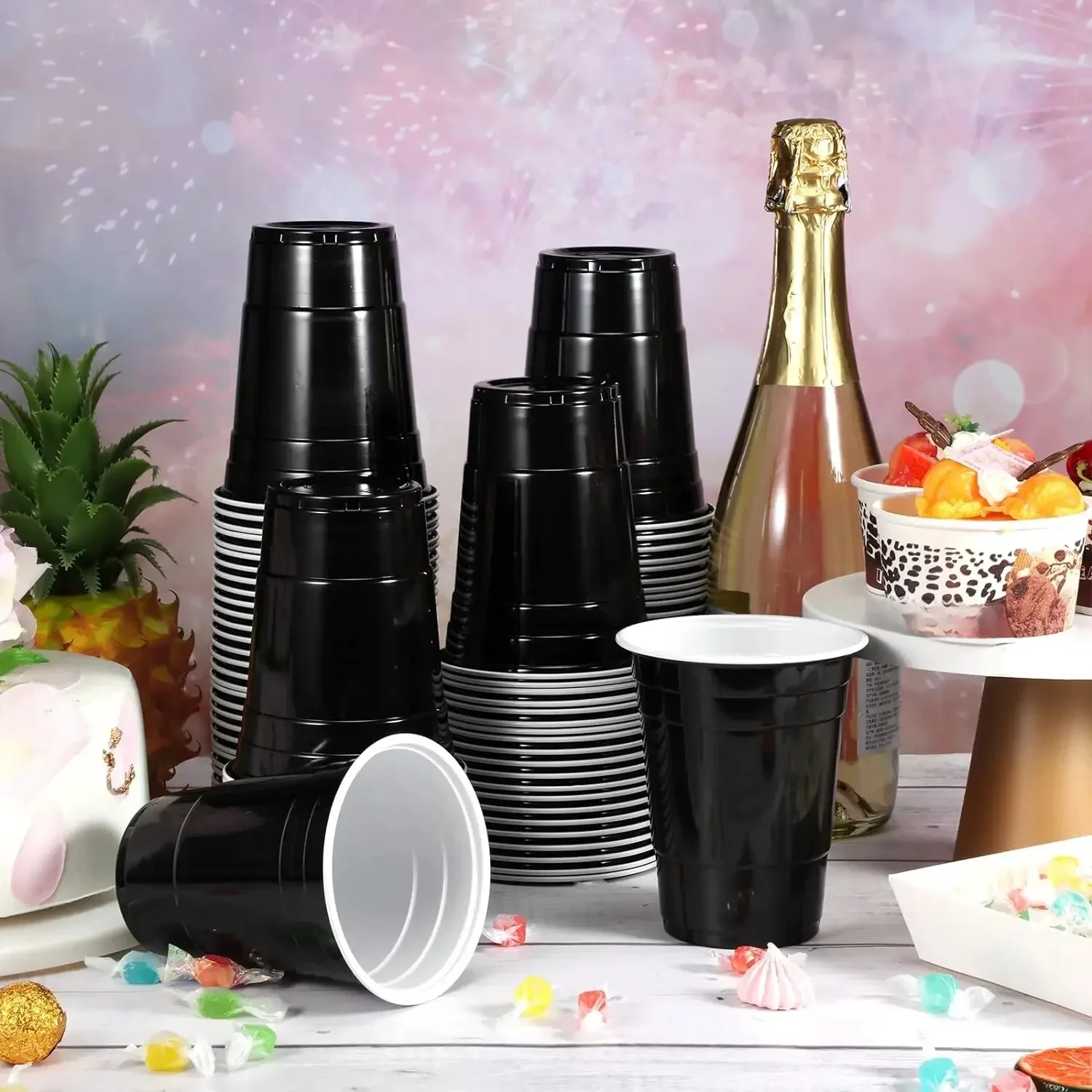 Meerdere plastic bekers, wegwerpbekers, feestbekers, geschikt voor afstudeerceremonies, dranken, frisdrank, sap, picknicks. - afbeelding 2