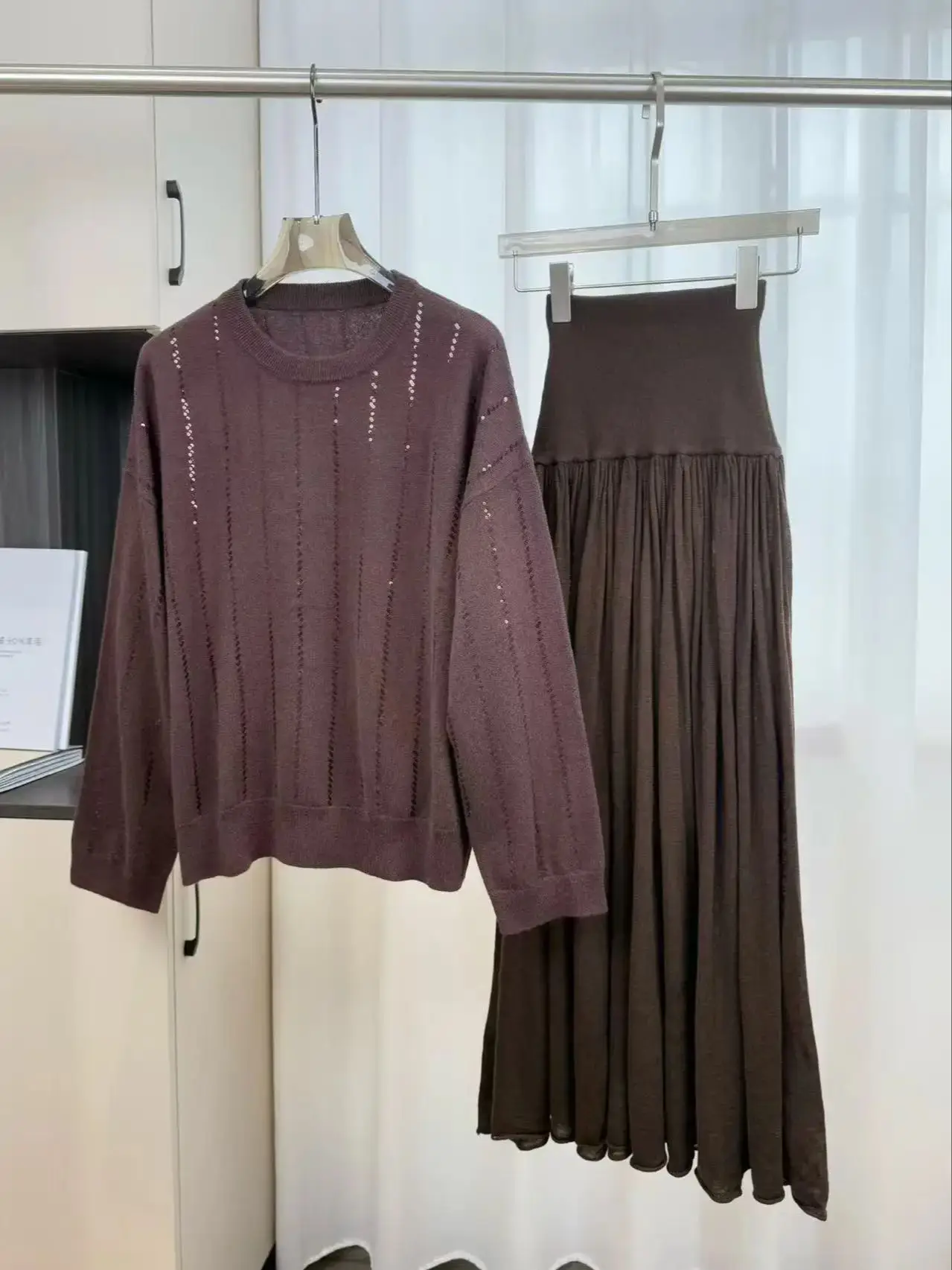 Exquisitely trimmed women's wool-cashmere knitted skirt suit