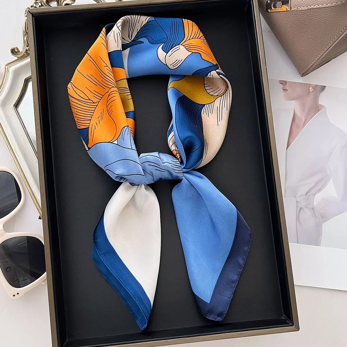 Foulard carré pour femmes, bandana printemps/été, imprimé floral bleu, bandeau, foulard en Imitation soie, foulard pour cheveux avec une chemise