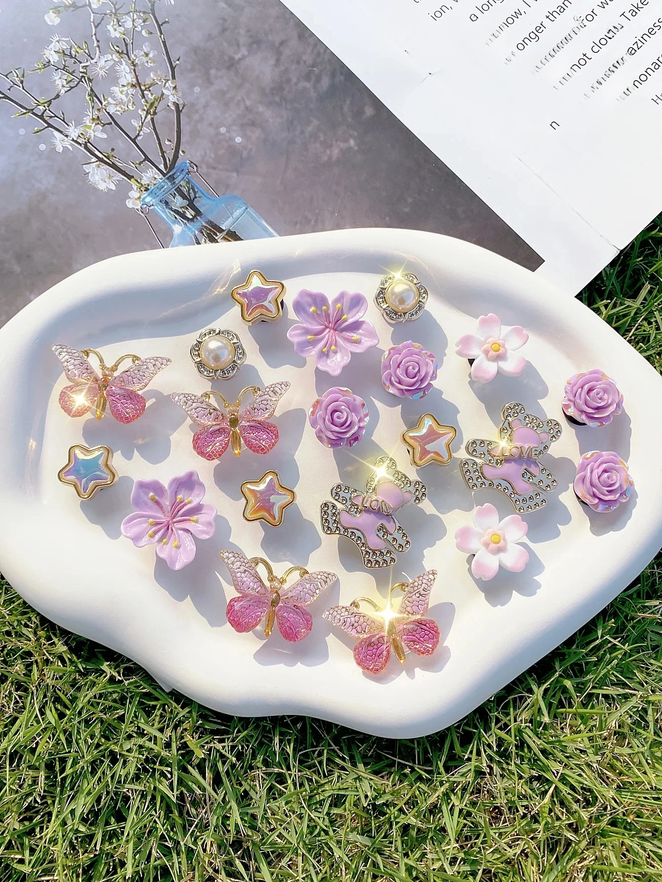 20 morceaux d'ours violets, roses, fleurs, papillons roses, fleurs de cerisier roses, étoiles à cinq branches dorées, boucle de chaussure en perles ABS