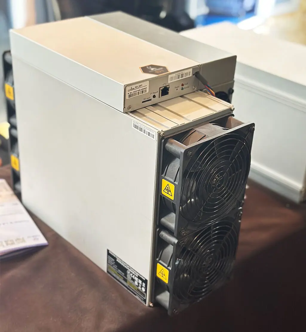 اشتري 2 واحصل على 1 مجانًا من Bitmain Antminer S19k Pro 120th/s 2760W Bitcoin Miner مع الضمان