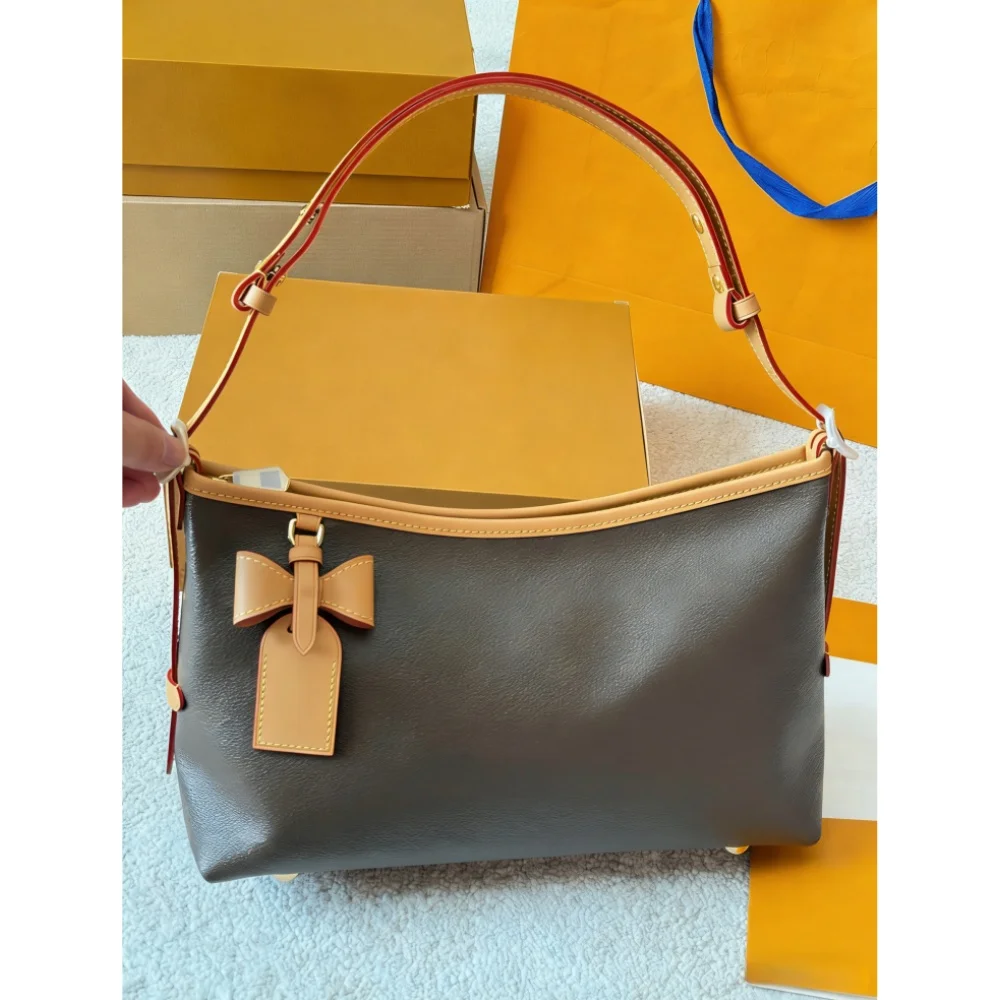 

2025 New SIZE: 33x20 CM Fashionable Versatile bags leather Portable Shoulder strap Hand-held no boxes