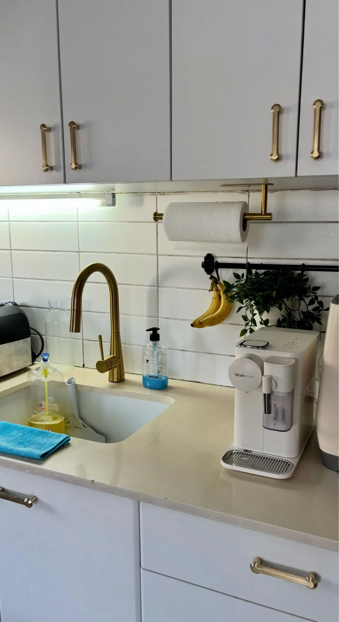 Kitchen Paper Towel Holder Adhesive Tissue Hanger Toilet Roll Paper Dispenser Cabinet Storage Napkin Rack Bathroom Accessories photo review
