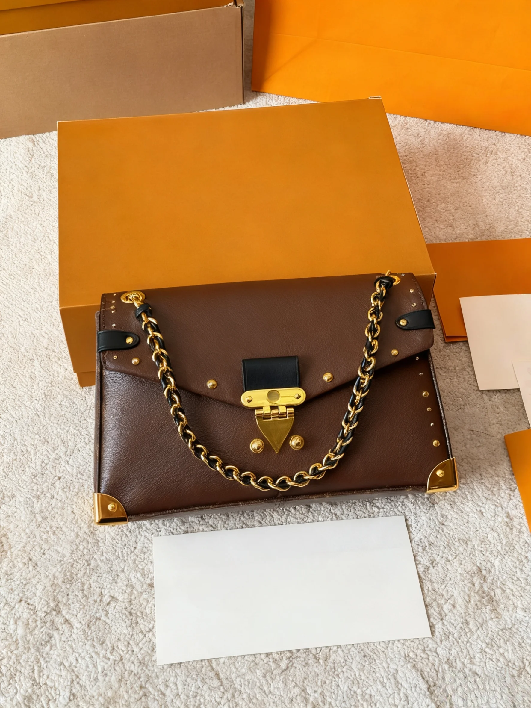 

2025 New SIZE: 25X12X6 CM Fashionable Versatile bags leather cherry Portable can be carried on the shoulder no boxes