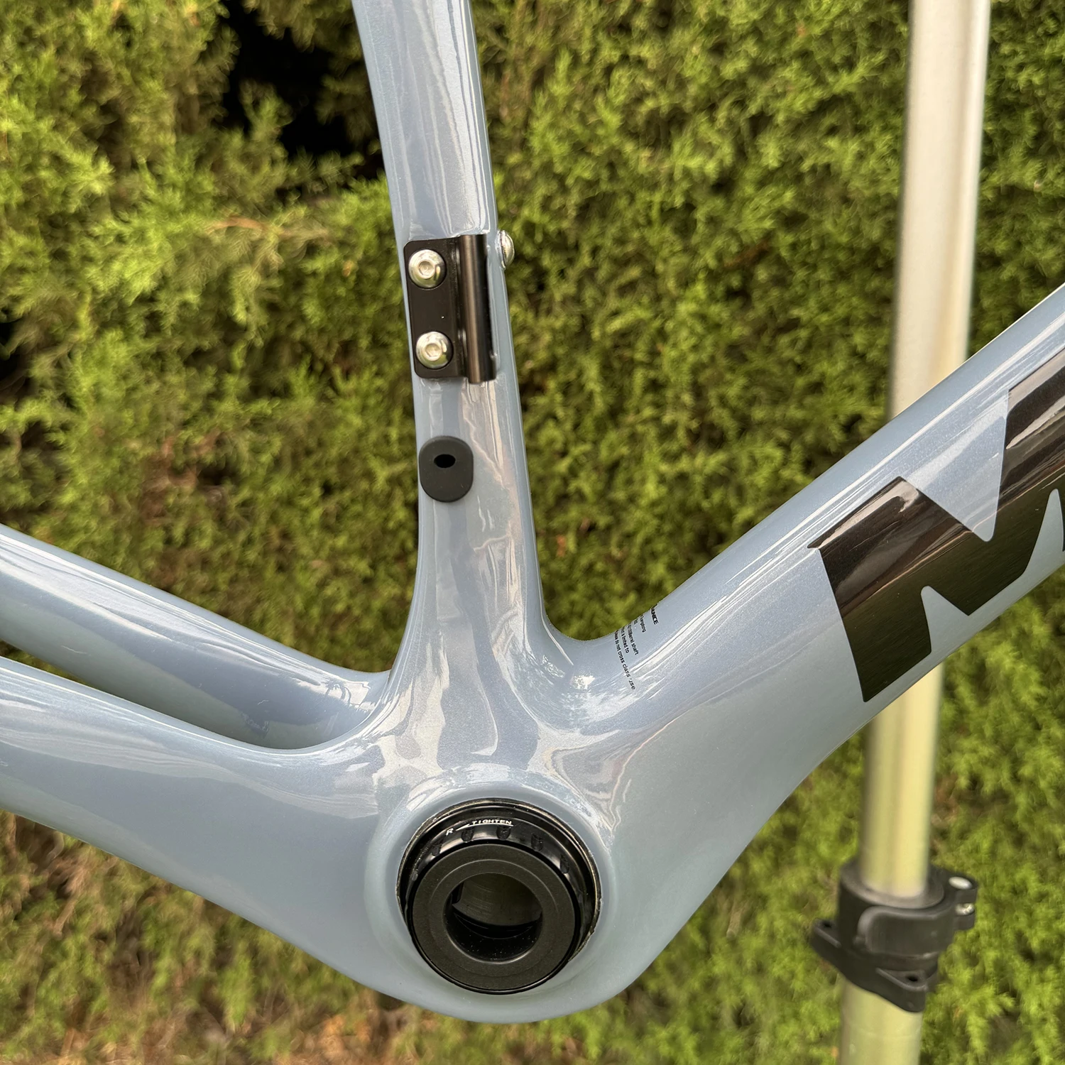 Munice R2 Carbonfaser-Rennradrahmen Versand aus Spanien Ultraleichter Allround-Carbon-Rennradrahmen Aerodynamischer EPS-geformter Carbonrahmen Scheibenbremse Max. 700*32C AERO T47 Fahrradrahmen Vollständig interne Kabelführung Lenker DI2 Mechanisch 2 Jahre Garantie – Detail 26