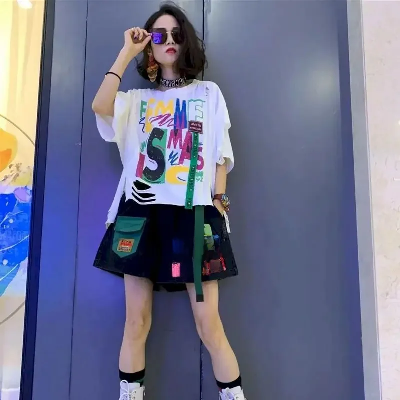 Kreatywny nadruk list T shirty ustawia kobiety złamane projekt osobowości Tshirt i wygodne szorty modny dwuczęściowy zestaw lato Trendy — zdjęcie 2