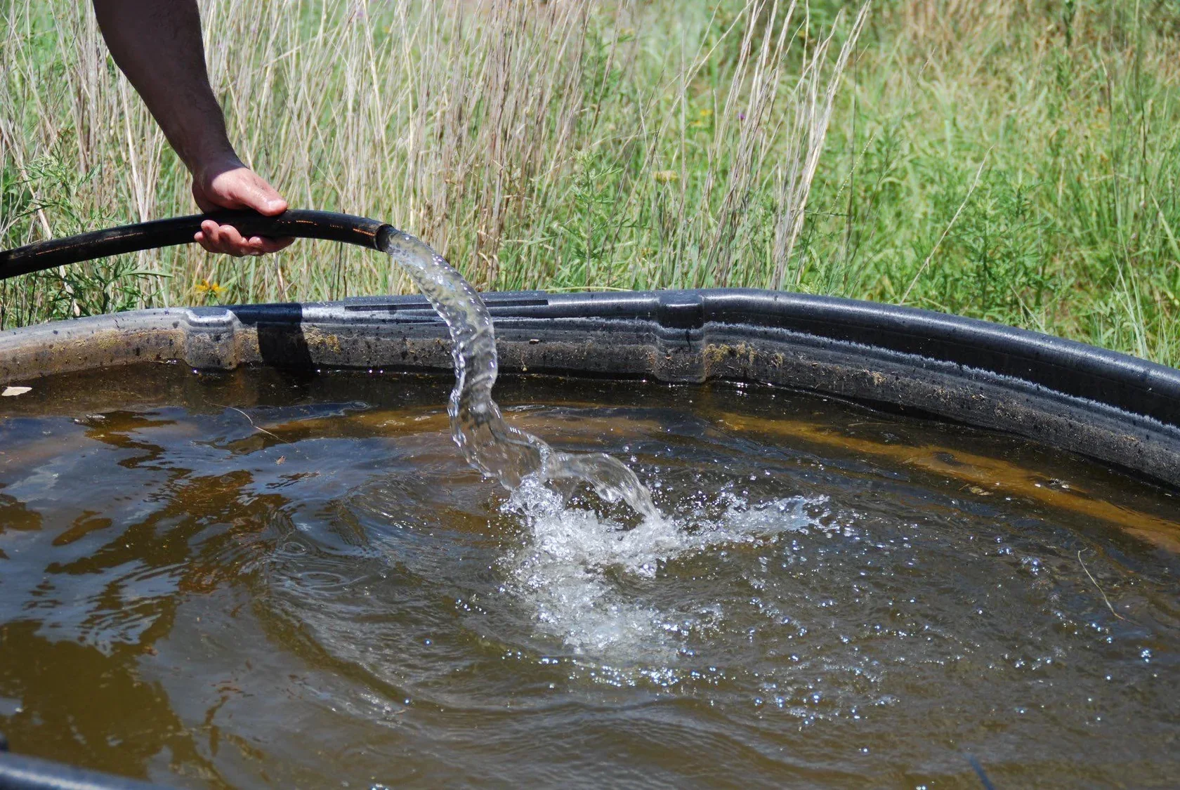 

2 HP Высокопроизводительный фермерский насос на солнечной энергии 2-дюймовый трубный 96 В 110 В постоянного тока Погружной глубокий водяной насос для орошения