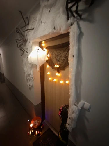 200 sqft Spider Webs Halloween Decorations with Fake Spiders, Super Stretch Cobwebs for Halloween Indoor and Outdoor Party photo review