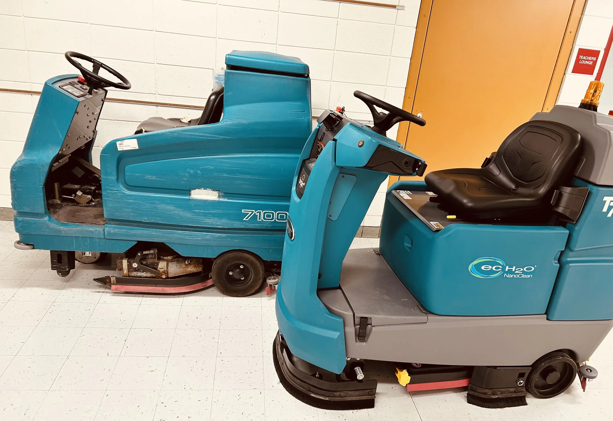 เครื่องขัดพื้นหุ่นยนต์ T7AMR รุ่นใหม่ล่าสุด T7AMR พร้อมที่จะเข้าสู่พื้นที่นี้แล้ว! 💪