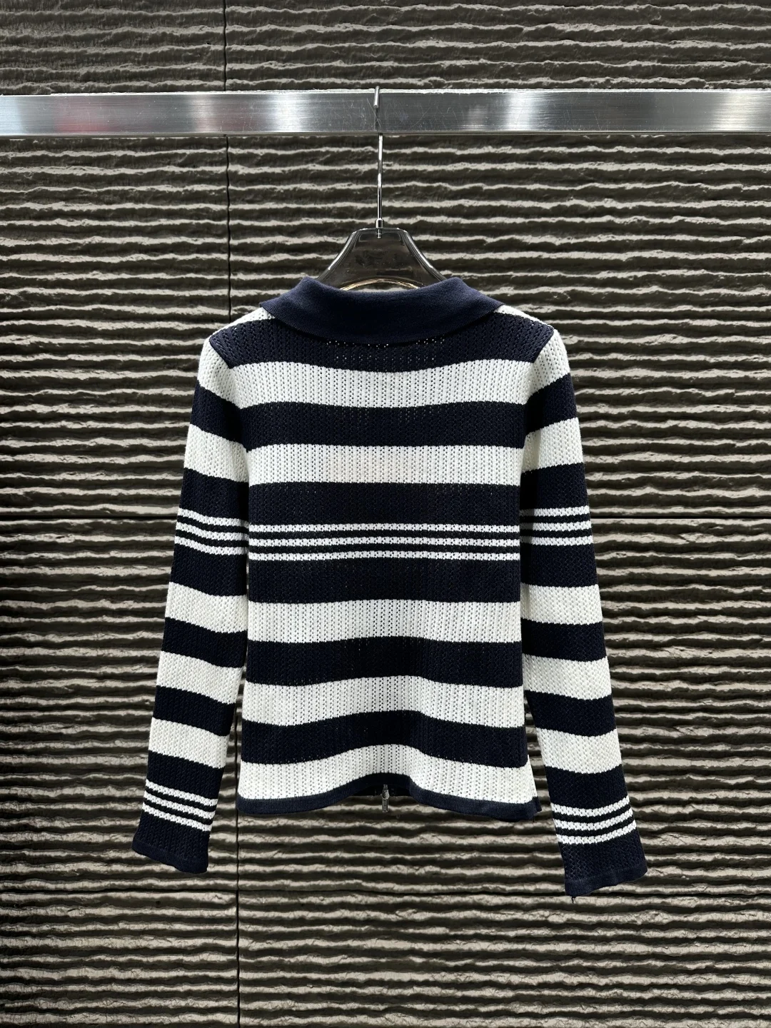 

Весна и осень 2024, новый монохромный модный простой и высококачественный лучший вязаный кардиган из льна с вышивкой и рисунком