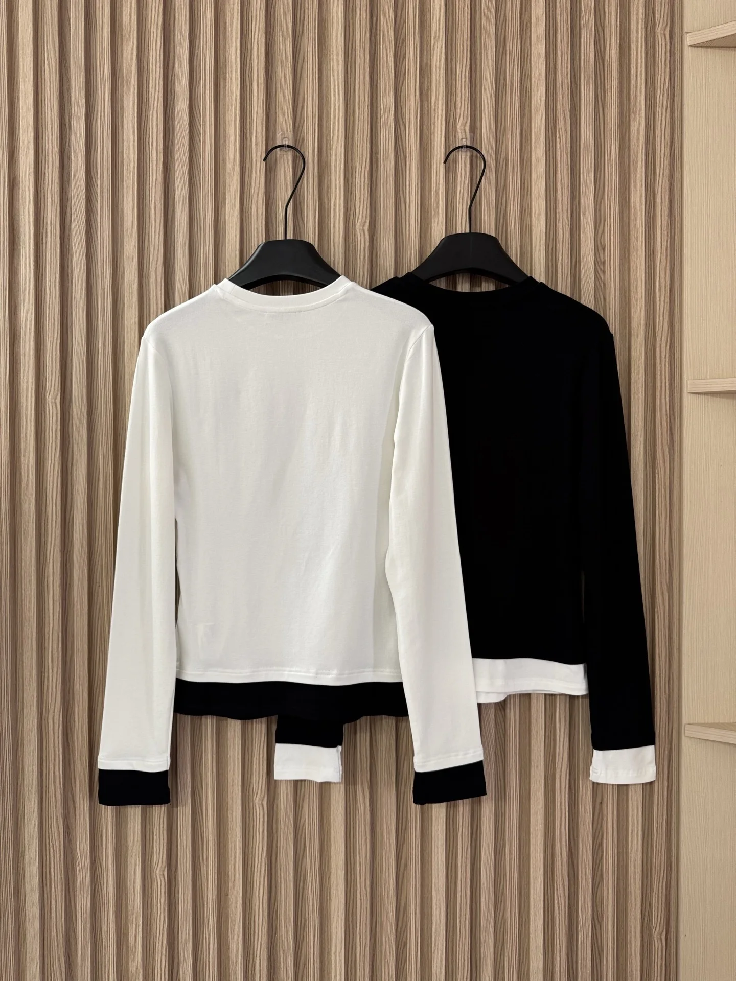 

2025 Autumn New Women's Contrast Trim Long-Sleeve Top Round Neck, Chic Casual, Perfect for Layering & Daily Wear
