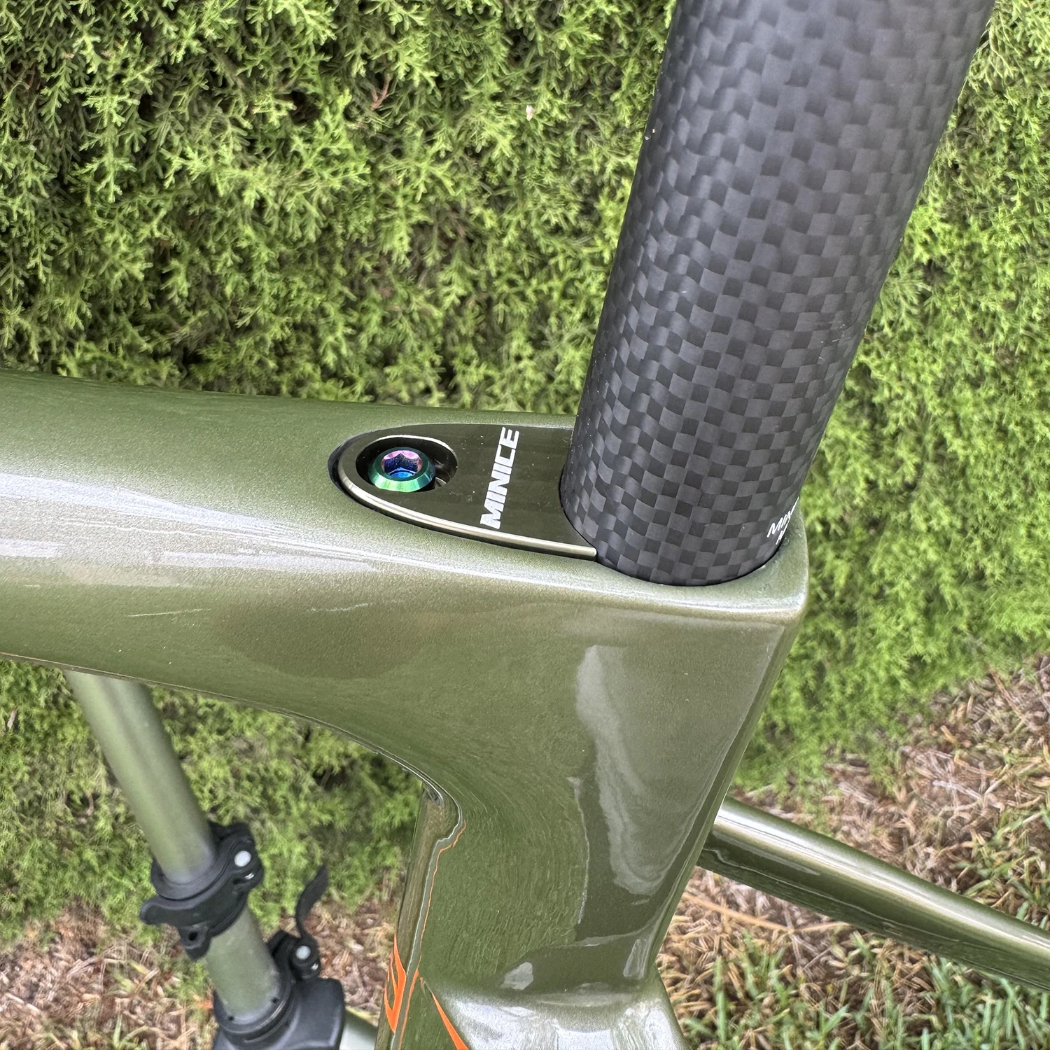 Munice R2 Carbonfaser-Rennradrahmen Versand aus Spanien Ultraleichter Allround-Carbon-Rennradrahmen Aerodynamischer EPS-geformter Carbonrahmen Scheibenbremse Max. 700*32C AERO T47 Fahrradrahmen Vollständig interne Kabelführung Lenker DI2 Mechanisch 2 Jahre Garantie – Detail 17