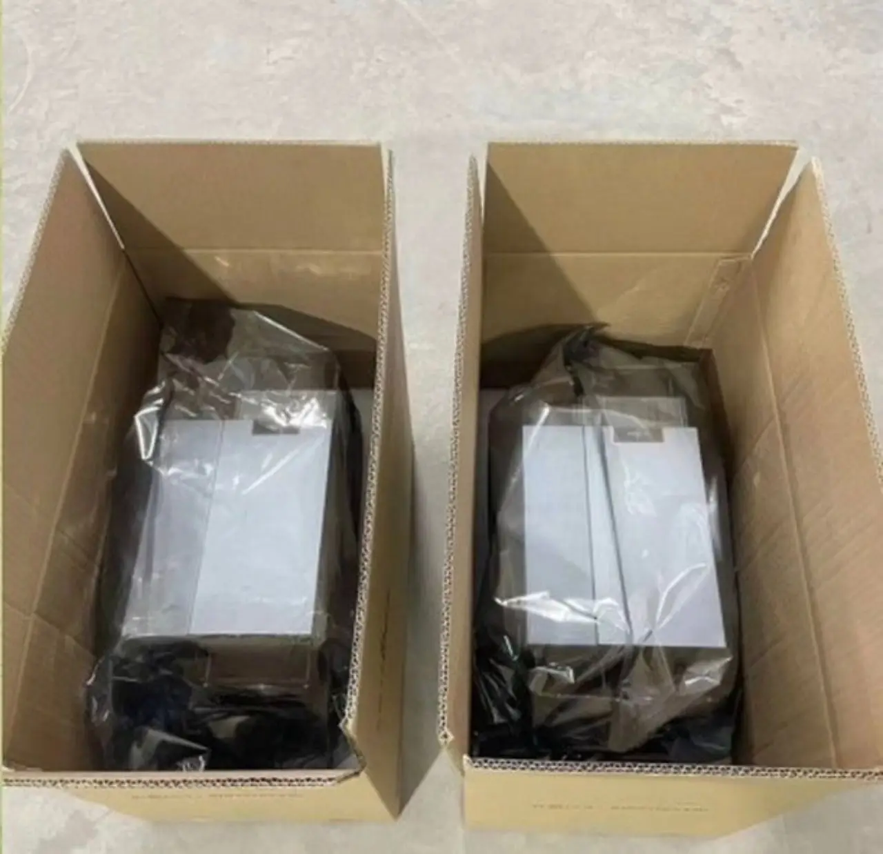 

Original BITMAIN Antminer Z15 Pro 840KSol ZEC Z15 420k ASIC Miner With PSU for Zcash Mining High Hashrate Low Power Consumption