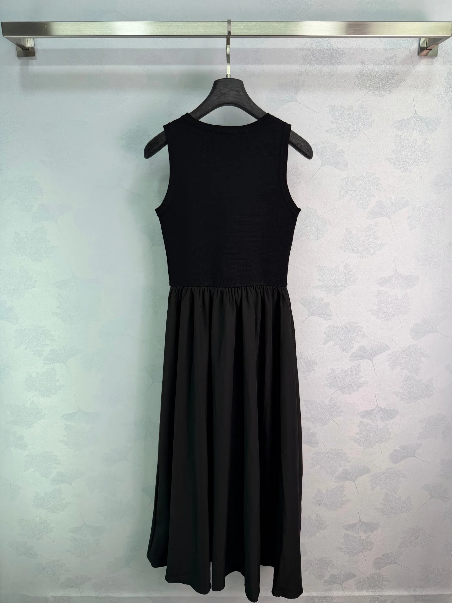 

2026 Summer Women's Patchwork Sleeveless Crew Neck Midi Dress Waist-Cinching Slim Fit Gentle Style Flared Dress ZX8883
