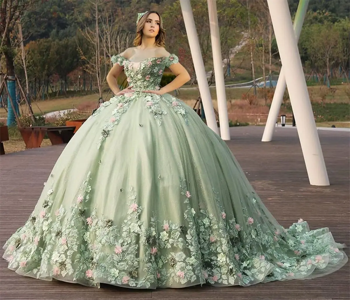 

Off Shoulder Quinceanera Dresses Ball Gown with Train Sparkly Beaded Sweet 16 Dresses vestido 15 quinceañeras dorado Sweet 16