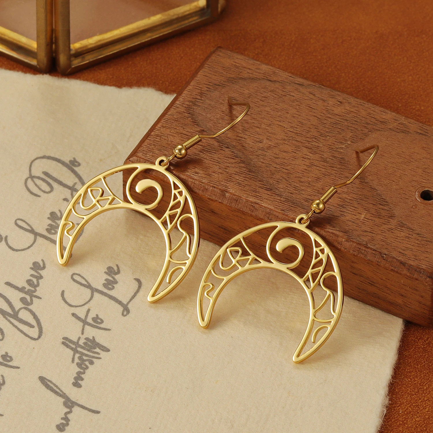 Arabian Cut Moon Hollow Pattern Earrings Stainless Steel Personalized 18K Gold Plated Daily Jewelry Best Eid Gift For Women