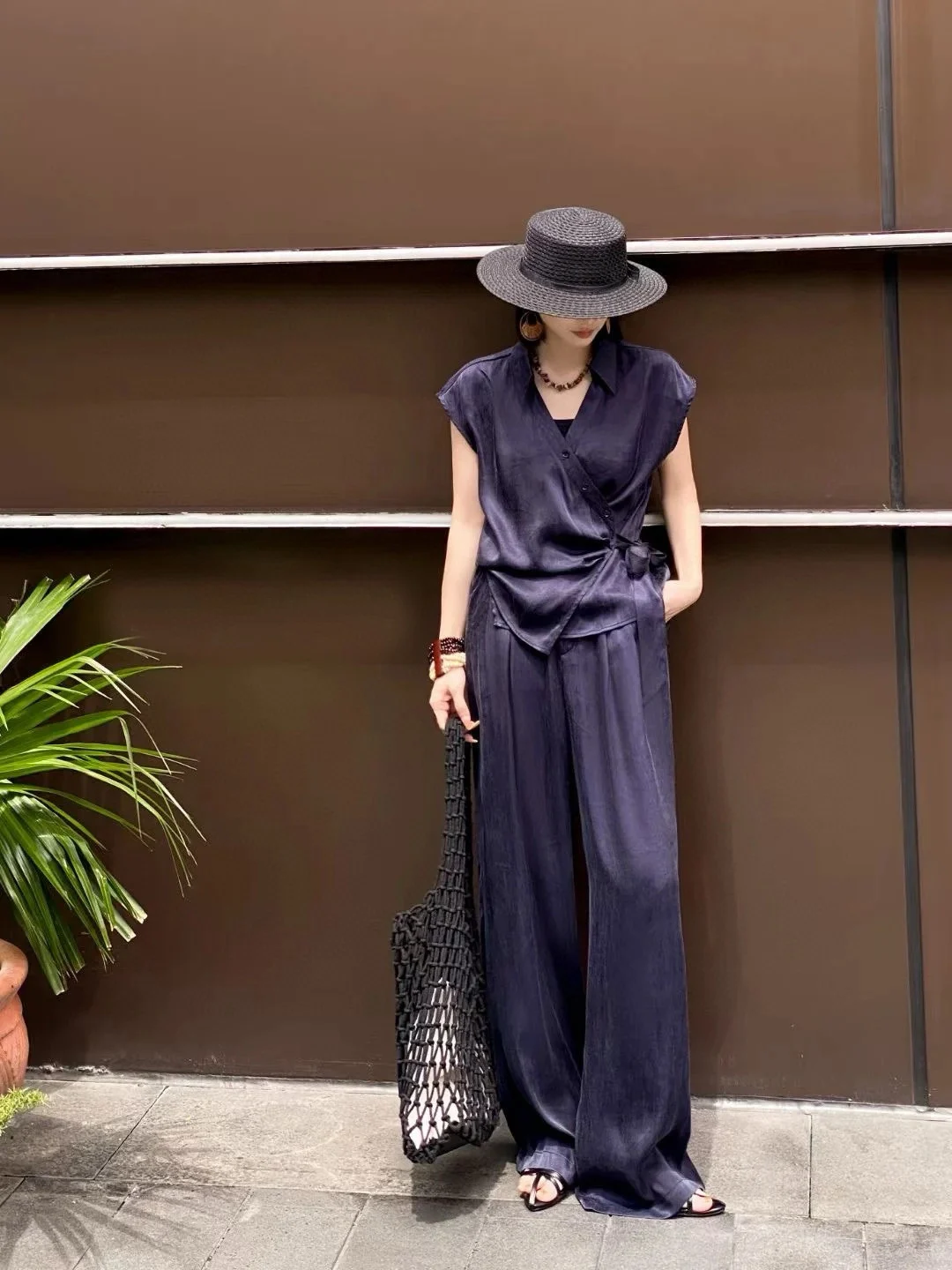 

Elegant casual women's 100% linen trouser suit