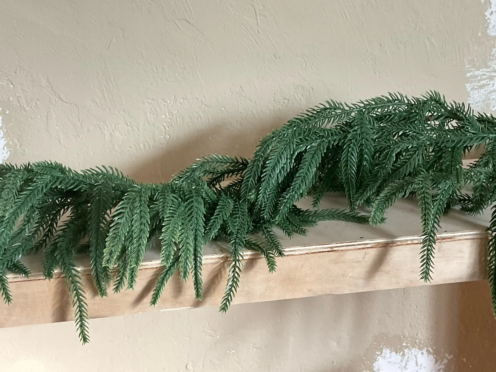 1pc Artificial Norfolk Pine Christmas Wreath Fake Green Garland Front Door Walls Porches Home Decor Xmas Decor Christmas Decor photo review