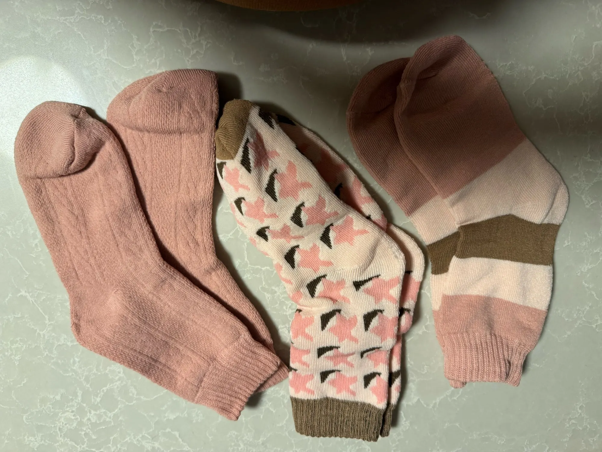 6Pcs (3 Pairs Mixed Colors) Thick Socks, One Size Fits All, Women's Autumn and Winter Style, Trendy Mid-Calf Socks, Winter High-Calf Fleece-Lined Thick Warm Solid Color Terry Long Socks photo review